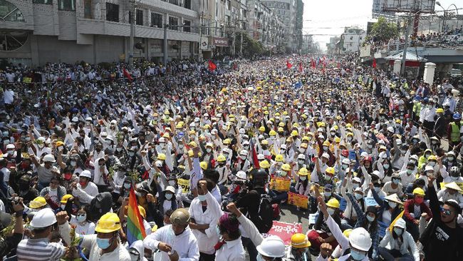 Myanmar Citizens Expelled by the military